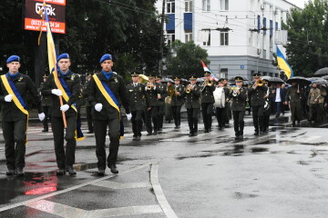 До Дня Незалежності України лучани вшанували героїв та пройшли урочистим маршем вулицями міста