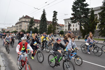До Дня Державного Прапора відбувся велопробіг вулицями Луцька