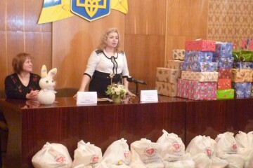 У Луцьку мамам вручили продуктові набори