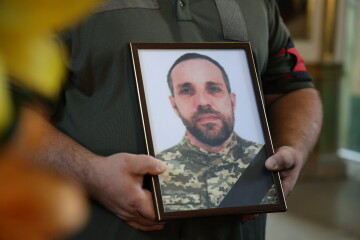 У Луцькій громаді провели в останню дорогу Героя Олександра Голотюка