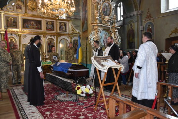 У селі Жидичин попрощалися із захисником України Юрієм Любежаніним 