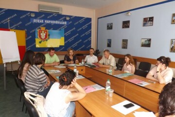 Група взаємопідтримки для прийомних батьків обговорювала проблеми насильства у сім'ї