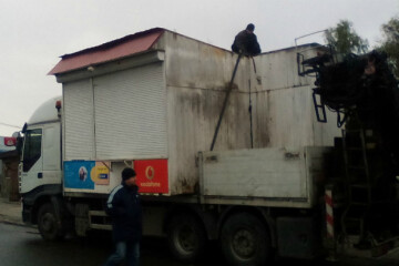 Власник демонтованого кіоску незаконно повернув його на попереднє місце