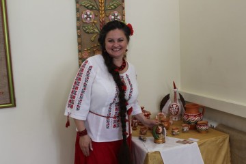 Відкрито виставку робіт з художньої кераміки майстра народної творчості Жанни Миляшкевич «Диво з теплих долонь»