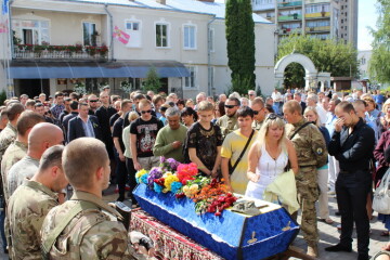 У Луцьку попрощалися з бійцем батальйону «Азов» Андрієм Снітком