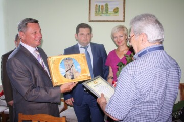 Міський голова Микола Романюк привітав з ювілеєм Почесного громадянина міста, відомого волинського письменника Йосипа Струцюка 