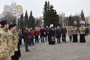 У День українського добровольця біля пам'ятного фотостенду &ldquo;Герої Небесної Сотні &mdash; Загинули за єдність України&rdquo; відслужили панахиду   