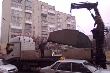 Розпочато демонтаж незаконно встановлених металевих гаражів на пр-ті Соборності, 13а, 13б, пр-ті Молоді, 22