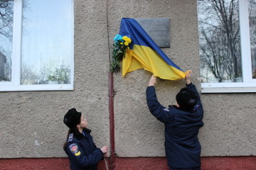 На будинках Героїв, які віддали життя за Україну, відкрили меморіальні дошки