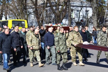 Луцьк прощався із загиблим Героєм — лучанином Віктором Мандзиком