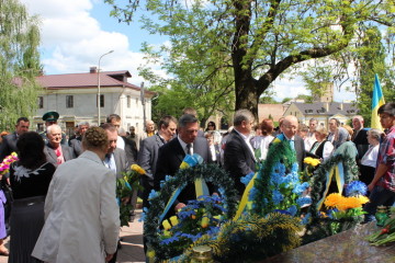 Сьогодні у Луцьку вшанували пам’ять жертв політичних репресій 