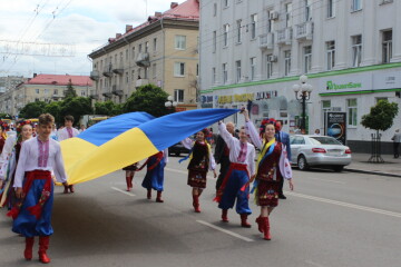 Луцькі школярі пройшли пішою ходою до Театральної площі нашого міста