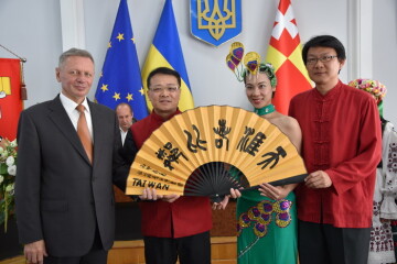 Відбулася зустріч керівників делегацій зарубіжних колективів з міським головою Миколою Романюком