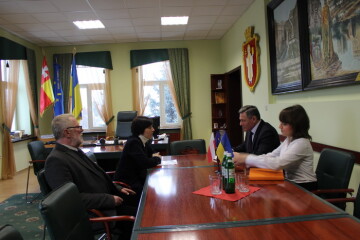 Луцький міський голова Микола Романюк зустрівся з Генеральним консулом Республіки Польща в місті Луцьку п. Беатою Бживчи 