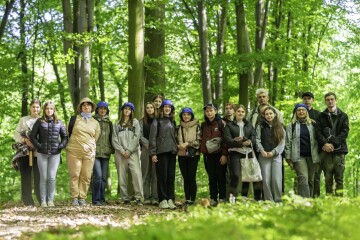 Весняна еколого-освітня мандрівка до лісу дубів-велетнів