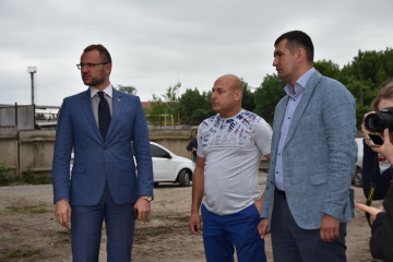 Тваринні рештки, викинуті на території м'ясопереробного підприємства, ліквідовані