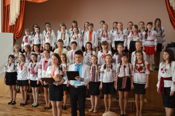 «Тобі, Тарасе, наша слава,     Тобі таланти наші і уклін»