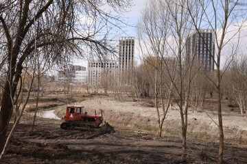 Міський голова Ігор Поліщук оглянув хід робіт нового лугопарку, що на вулиці Набережній