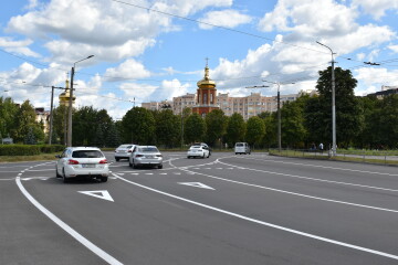 У Луцьку наносять нову дорожню розмітку