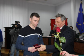 Міський голова Микола Романюк розпочав нараду із вручення відзнак