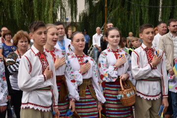  У Луцьку спільно виконали Державний Гімн України 