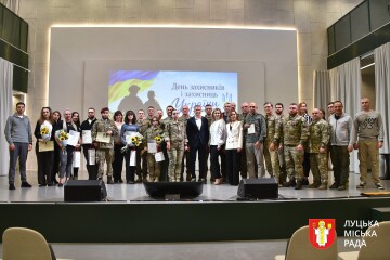 У Луцьку захисникам вручили державні нагороди та відзнаки міського голови