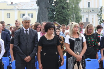 Лучани хвилиною мовчання вшанували пам'ять Героїв