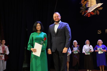 Міський голова Ігор Поліщук відзначив преміями 80 педагогів Луцької громади