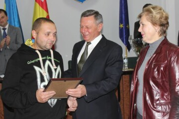 Сьогодні  вітали працівника міської ради Миколу Трофімука, який повернувся із зони АТО