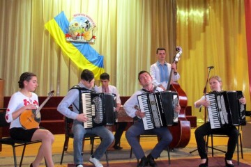«Бринять цимбали дзвінкострунні»