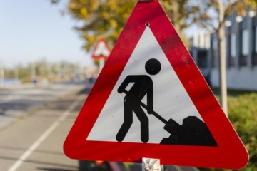 Сьогодні  буде перекрито рух транспорту на заїзді до житлових будинків на вулиці Кравчука 