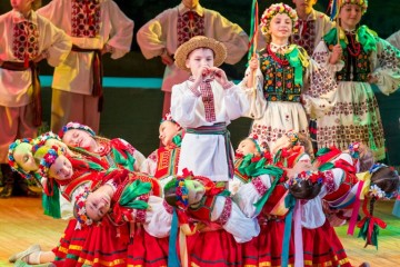 Сьогодні для лучан танцюватиме народний аматорський ансамбль бального танцю «Юність»