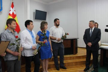 Оперативна нарада у міській раді розпочалася з вручення Почесних грамот та Подяк міського голови
