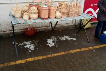 На Центральному ринку Луцька муніципали виявили чоловіка, який торгував сурогатом