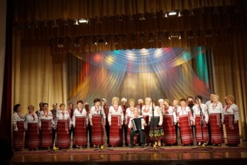 “Прекрасно, коли за плечима копа прожитих літ, а людина продовжує жити з піснею і в пісні»