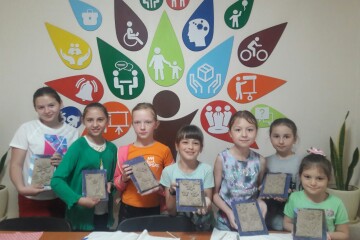 У Луцьку відбулось арт-терапевтичне заняття для дітей з інвалідністю "Літні квіти"