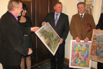 У Луцькій міській раді відкрилася виставка художніх робіт