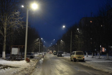 На бульварі Дружби Народів встановили нове сучасне освітлення