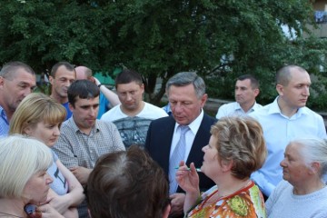 Ще на одній прибудинковій території нашого міста розпочато комплексний ремонт