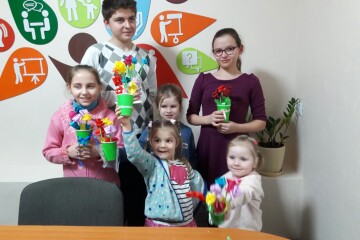 Відбувся майстер-клас для дітей «Виготовлення квітів з атласних стрічок»