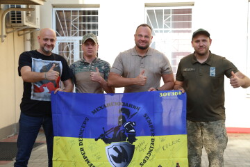 Міський голова Ігор Поліщук передав військовим необхідне на фронті обладнання