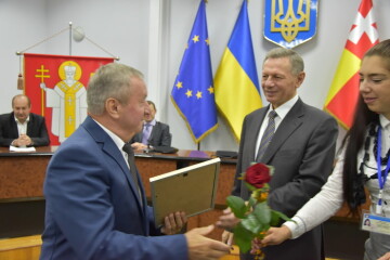 На оперативній нараді міський голова Микола Романюк вручив нагороди