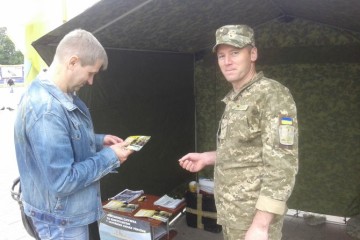 Більше про контрактну армію