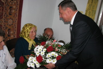 Микола Романюк привітав мешканку Луцька з 100-літнім ювілеєм