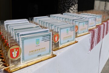 Кращі випускники закладів освіти Луцької громади  отримали свідоцтва з відзнакою