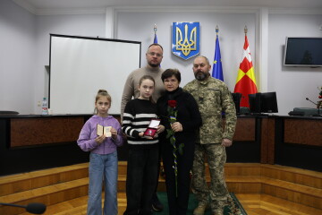 &laquo;Кожен мирний день, який ми тут проживаємо, має надзвичайно високу ціну&raquo;: міський голова Ігор Поліщук вручив родинам загиблих захисників посмертні державні нагороди