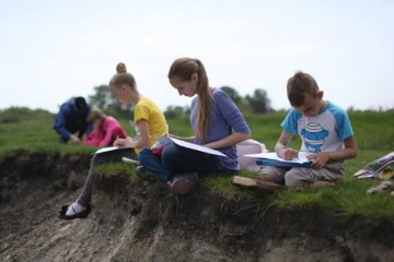 Художня студія “Мальованка” організували для дітей творчий відпочинок