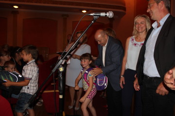 Луцькі першокласники отримали шкільне приладдя