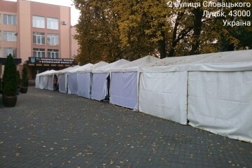 Незаконно встановлені споруди біля готелю &ldquo;Україна&rdquo; демонтують