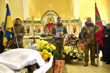 Останній бій прийняв на Харківщині: лучани попрощалися із захисником України Тарасом Горобцем   	 